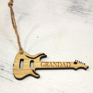 brwn-guitr-chrstmsble