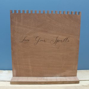 woodn-jwllry-stndhldr