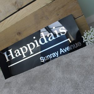 blckrcgl-hppidaisacrylc-sgn