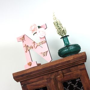 pnk-dcratv-nmlttrsgn