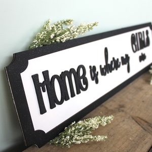 whtblckrc-hmswhr-grlsr