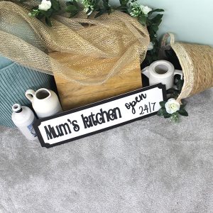 whtblckrc-mmktchn-sgn