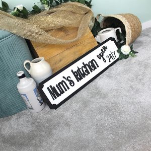 whtblckrc-mmktchn-sgn