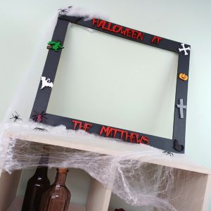 blcksqr-hllwnfmly-nmsgn