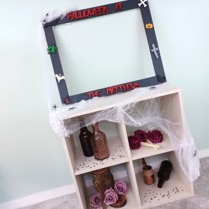 blcksqr-hllwnfmly-nmsgn