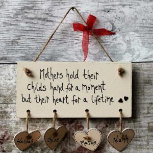 PLQ-Cream-Mothers hold HEart+4cmhrts -redrib+2methrt