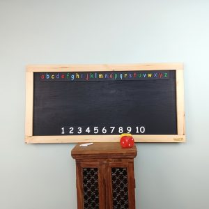 blck-alphabtnmbrs-blckbrd