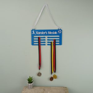 blwht-footbll-mdlhldr