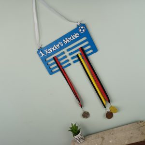 blwht-footbll-mdlhldr