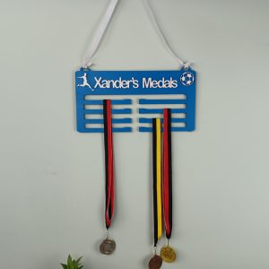 blwht-footbll-mdlhldr