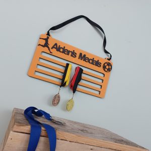 orngblck-footbll-mdlhngr