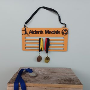 orngblck-footbll-mdlhngr