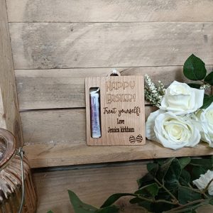 wdn-hppyeastr-mnyhldr