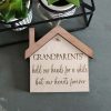 house-grnprnts-hldhands